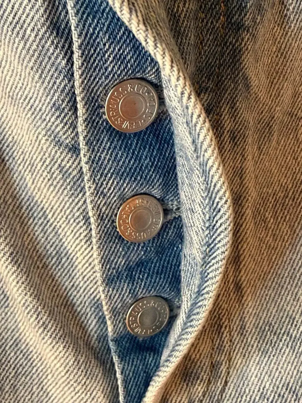 Levi's 501 '90s Original Fit Light Wash Jeans